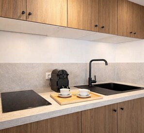 Studio Supérieur, vue cour intérieure | Cuisine privée