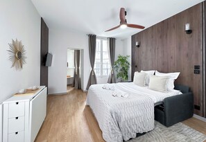 Superior Studio, Courtyard View | Iron/ironing board, travel crib, free WiFi, bed sheets - 1608 Saint-Honoré (Paris)