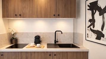 Superior-studiolejlighed - udsigt til gårdsplads | Privat køkken | Minikøleskab, mikrobølgeovn, kogeplade, espressomaskine