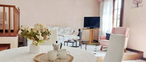 2 bedrooms, desk, iron/ironing board, travel cot