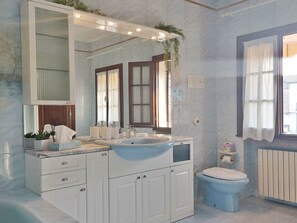 Hair dryer, bidet, towels, soap - The Veneto Stay - Villa at the foot of the Euganean Hills  (Galzignano Terme)