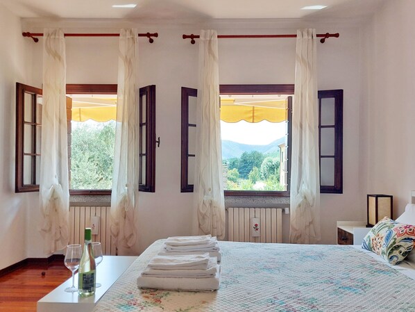 2 bedrooms, desk, iron/ironing board, travel cot