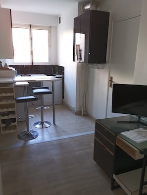 Micro-ondes, plaque de cuisson, lave-vaisselle