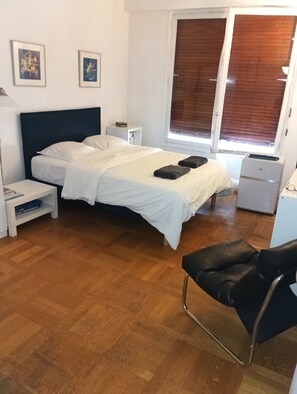1 chambre, fer et planche à repasser, draps fournis