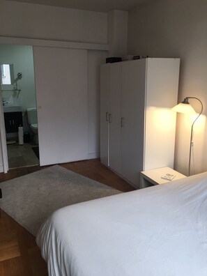 1 Schlafzimmer, Bügeleisen/Bügelbrett, Bettwäsche