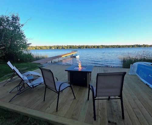LakeLife, 4Q Bed, Wooded/Private, Kayaks, SpaShower, Luxe, Firepit, 2ndStoryDeck