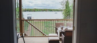 LakeLife, 4Q Bed, Wooded/Private, Kayaks, SpaShower, Luxe, Firepit, 2ndStoryDeck