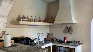 Microondas, horno, parrilla de estufa y lavavajillas