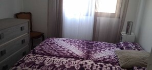 1 bedroom, iron/ironing board, WiFi, bed sheets - Welcome to walk or cycle nearby. (Pau)