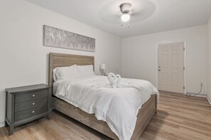 Silitysrauta/-lauta, Wi-Fi, vuodevaatteet