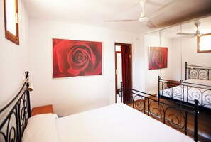 1 chambre, fer et planche à repasser, Wi-Fi, draps fournis