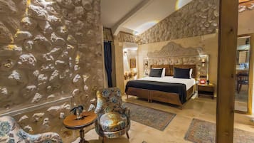 King Suite Room with Balcony | Free WiFi