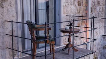 Queen Room With Balcony | Free WiFi