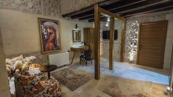 King Suite Room with Balcony | Free WiFi