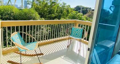 Steps from the Beach 3-bedroom Apartment, WiFi, Kitchen und Balcony to Unwind