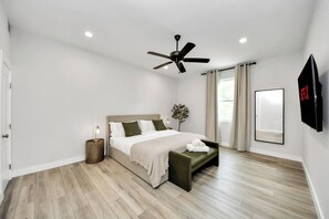 4 sovrum, skrivbord, strykjärn/strykbräda och gratis wi-fi