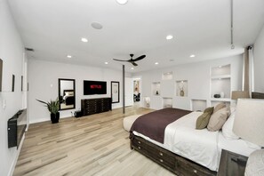 4 bedrooms, desk, iron/ironing board, free WiFi