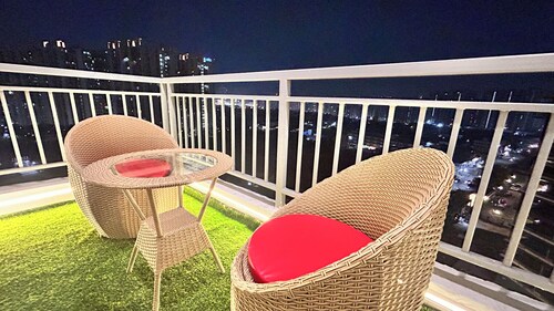 Spacious & Peaceful Homestay in Noida | Family-Friendly, Near Gaur City Mal