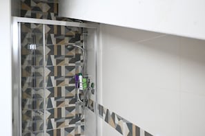 Dusche, Bidet, Handtücher