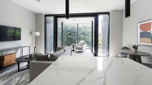 Smart TV - Landing | Modern 1BD in Fountain Heights (Birmingham)