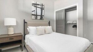 3 bedrooms, desk, iron/ironing board, WiFi