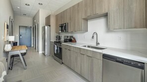 Kühlschrank, Esstisch