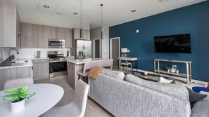 Smart TV - Landing | Stylish 3BD in Fountain Heights (Birmingham)