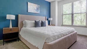 1 dormitorio, escritorio, tabla de planchar con plancha y wifi