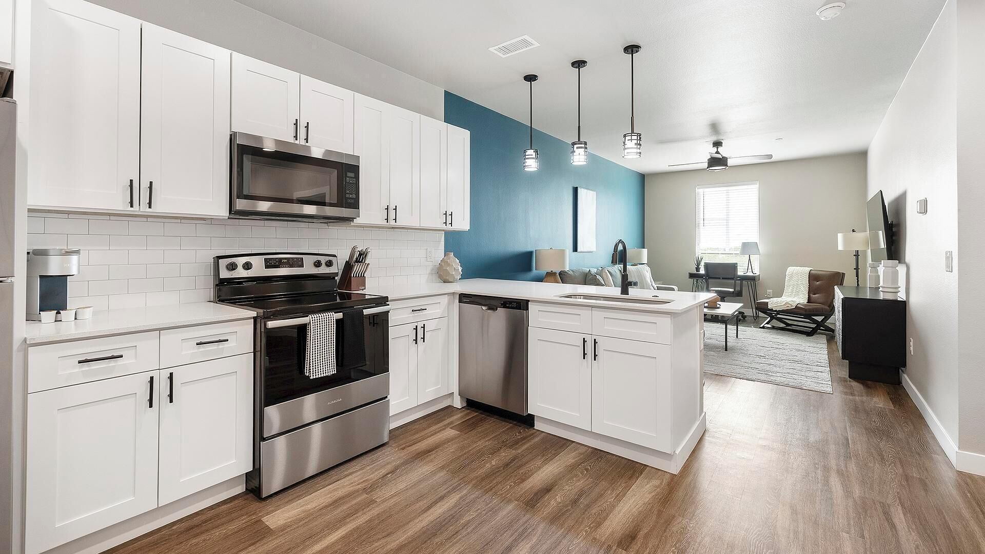 ثلاجة، مائدة طعام