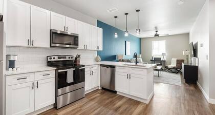 Landing | Beautiful 2BD, Clubhouse