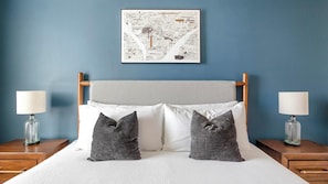 2 bedrooms, desk, iron/ironing board, WiFi