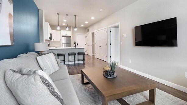 Smart TV - Landing | Stylish 1BD, Clubhouse (Goodyear)