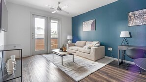 Smart TV - Landing | Stylish 1BD, Pool, Clubhouse (San Antonio)