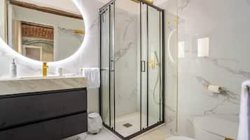 Douche, articles de toilette écologiques, sÚche-cheveux, bidet