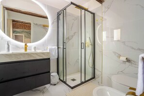Ducha, artículos de tocador ecológicos, secador de pelo, bidet