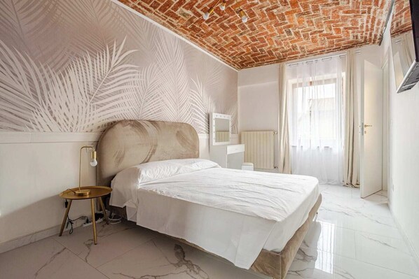 1 bedroom, desk, free WiFi, bed sheets