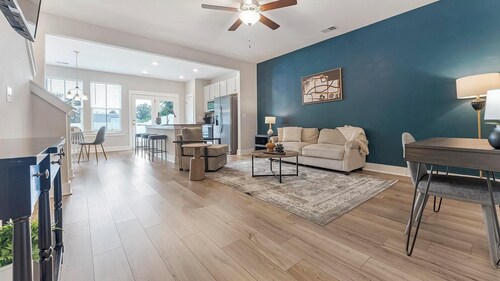 Landing | Stunning 3BD, Gym, Yoga Studio