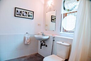 Whirlpool, Haartrockner, Bidet, Handtücher