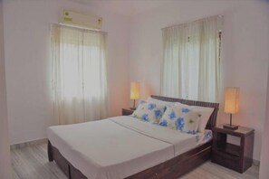 3 habitaciones, tabla de planchar con plancha, wifi y ropa de cama
