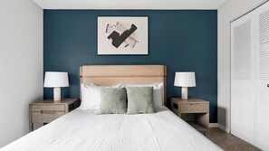 1 habitación, escritorio, tabla de planchar con plancha y wifi 