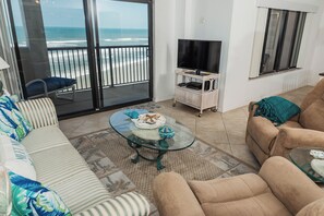Living area - Water's Edge Retreat-Direct Oceanfront @ Sandpoint, 2BR Oceanfront Pool (Daytona Beach)