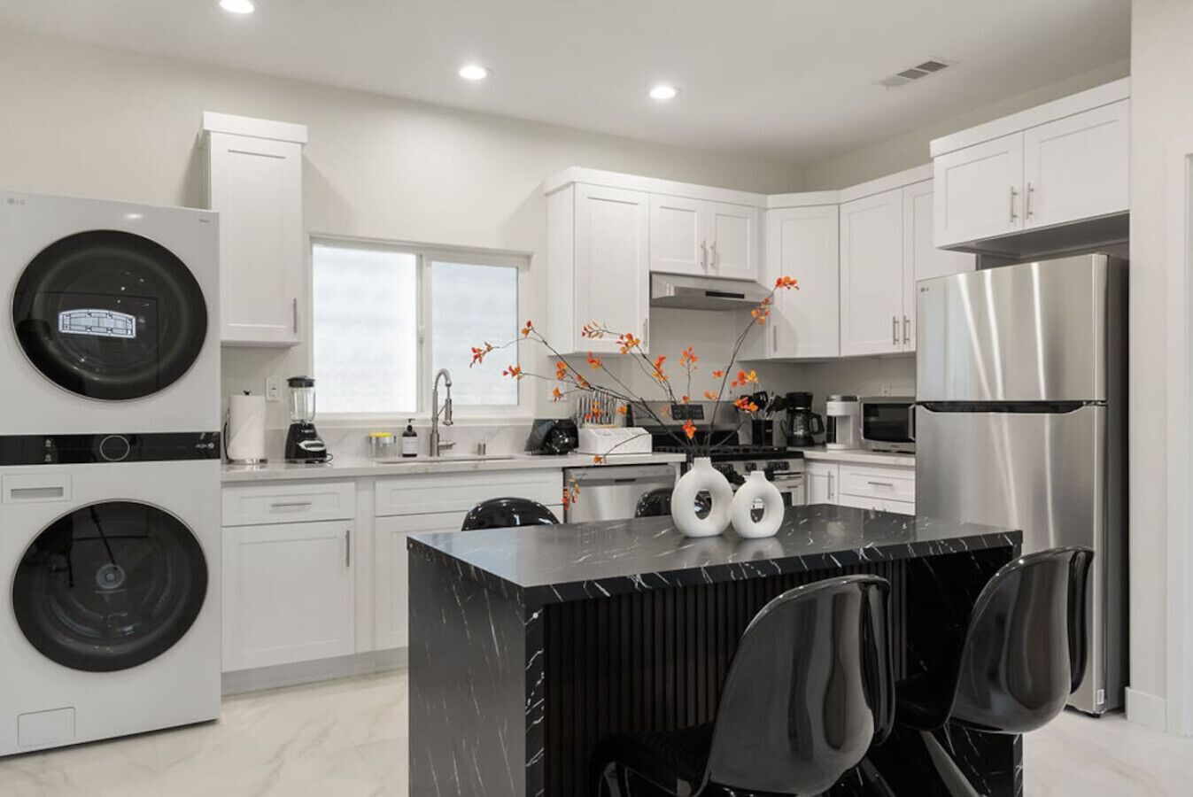 Køleskab, mikrobølgeovn, ovn, kogeplade