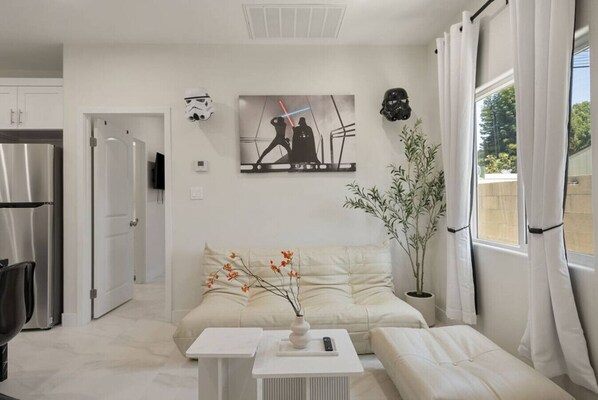 Interior - Darth Vader's Lair - 10 mins to Disney - Sleeps 6! (Anaheim)