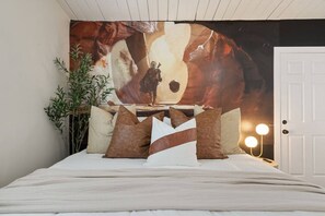 4 bedrooms, iron/ironing board, WiFi, bed sheets