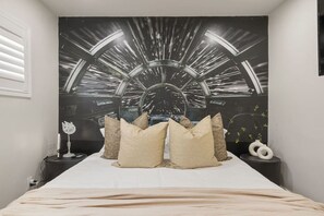 6 bedrooms, iron/ironing board, WiFi, bed sheets