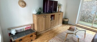 "Happy hour" Renovated fisherman's cottage in historic district.