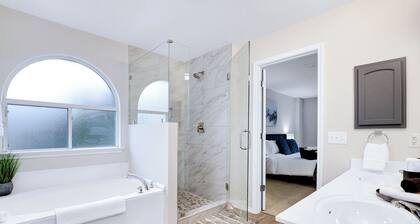 Spacious 5BR Retreat with Heated Pool & Outdoor Games