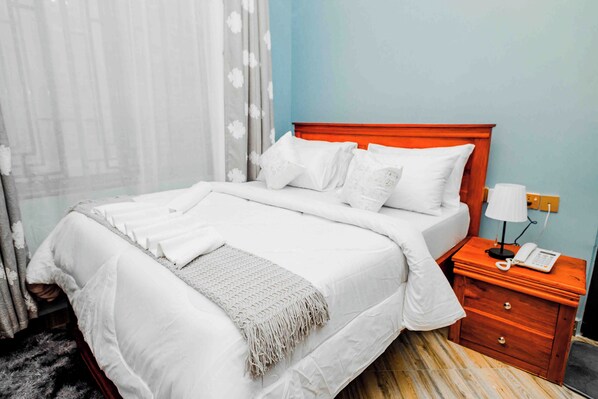 Deluxe-værelse med dobbeltseng eller 2 enkeltsenge - balkon | Skrivebord, arbejdsområde til bærbare computere, gratis Wi-Fi