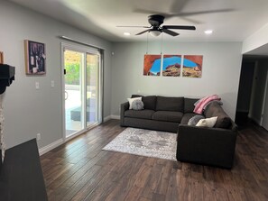 Smart TV, fireplace