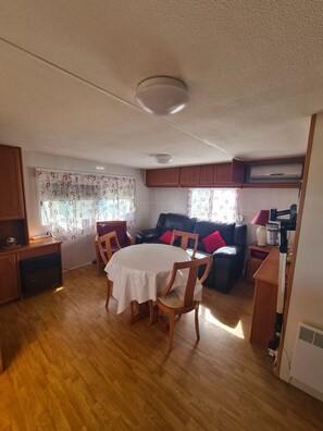 Interior - Mobile home rental Bleu Marine 4* campsite (Sérignan)